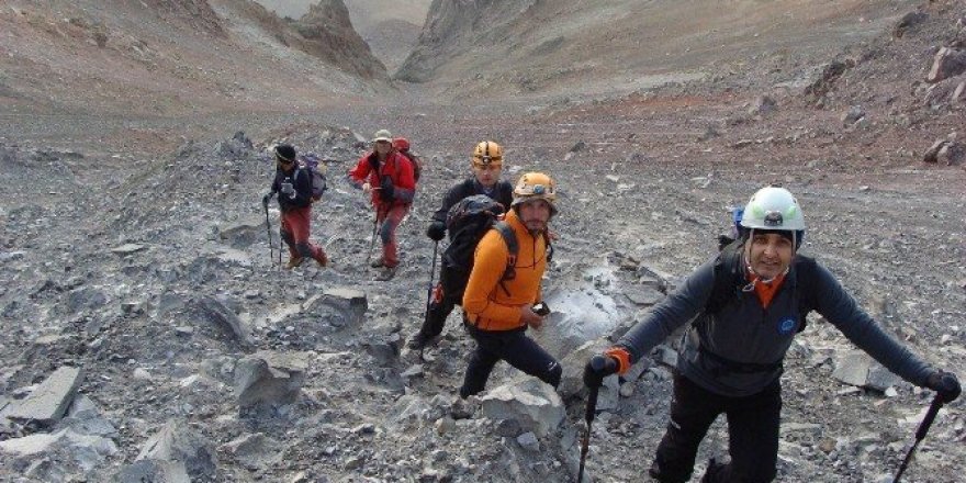 EDOSK dağcıları Erciyes zirvede