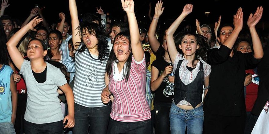 'Skolyoz hastalığı ergenlikte ortaya çıkıyor'