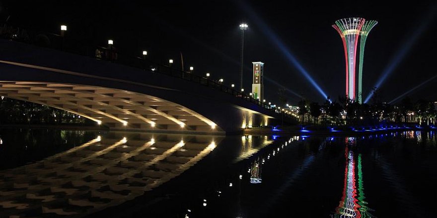 EXPO Kulesi İtalya bayrağının renklerine büründü