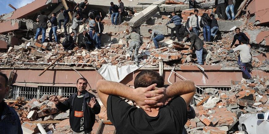 Deprem için toplanan paraları FETÖ'ye aktarmışlar