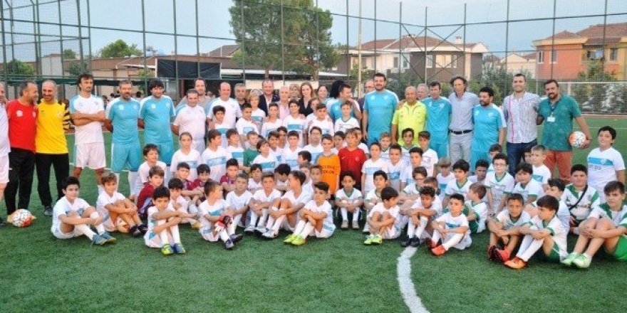Minikler Futbol Şenliği’ne renkli açılış