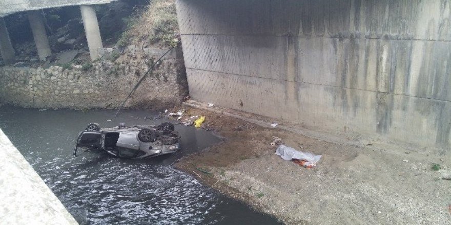 Esenyurt’ta araç su kanalına uçtu: 1 ölü