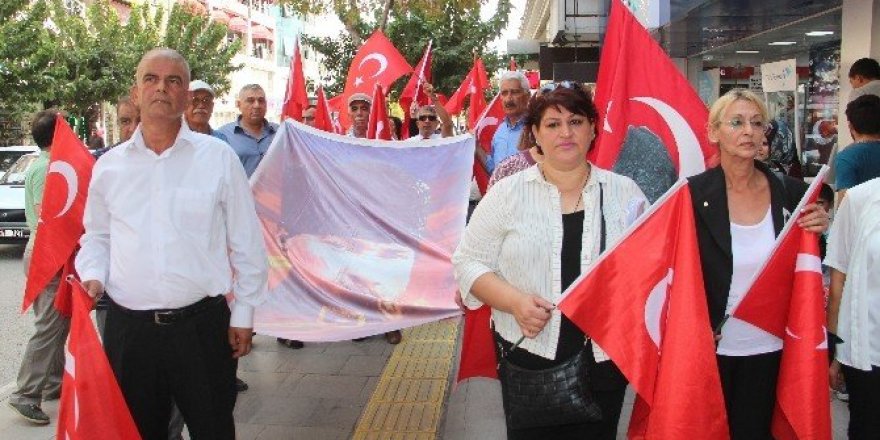 Elazığ’da zafer yürüyüşü düzenlendi