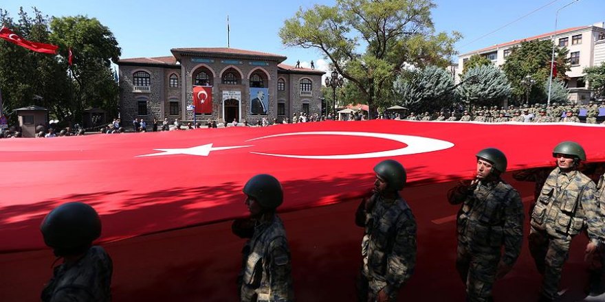 TBMM'den Ulus'taki eski Meclis'e kadar geçit töreni