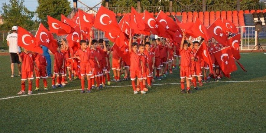 Lapsekispor yaz futbol okulu sona erdi
