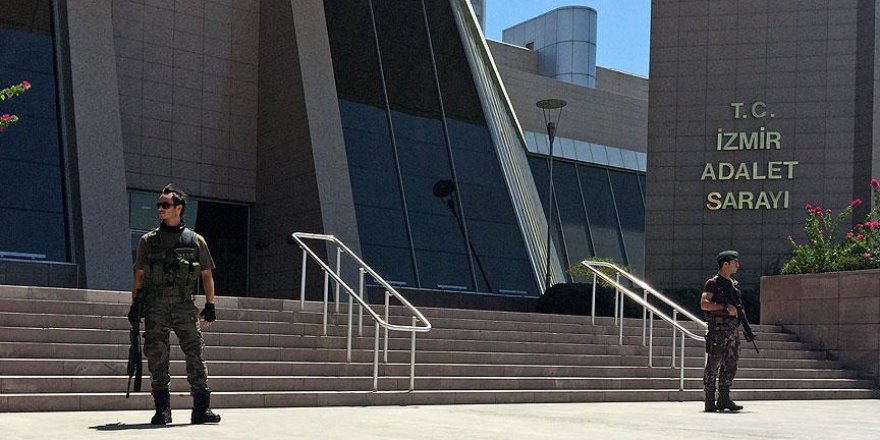 İzmir'de 40 emniyet mensubu tutuklandı