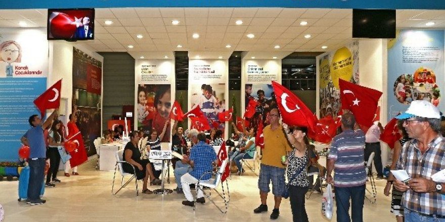 Konak standında 30 Ağustos coşkusu