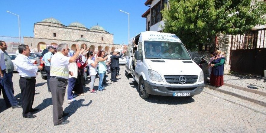 Beyşehir’de hacı adayları dualarla kutsal topraklara uğurlandı