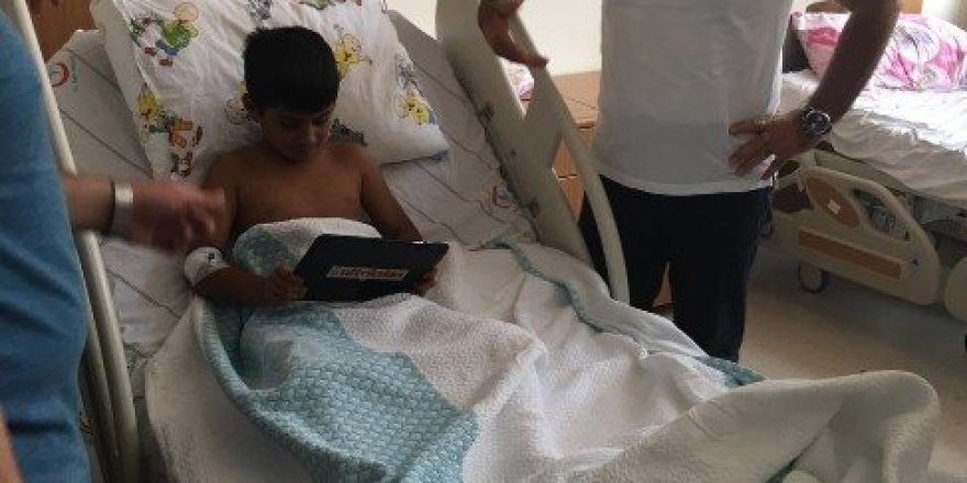 Belediye Başkanı Kara, roketli saldırıda yaralanan çocukları ziyaret etti