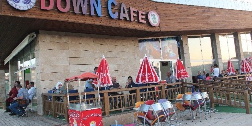 Downlu Sendromlu çocukları hayata bağlayan kafe