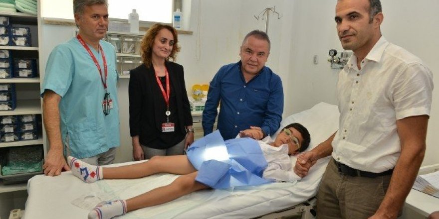 Başkan Böcek, kirvelik yaptı