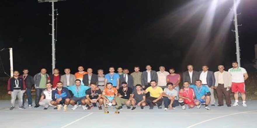 3’ücü Geleneksel İnönü Belediyesi Voleybol Turnuvası şampiyonluğunu Bozüyük Belediyesi ekibi kazandı