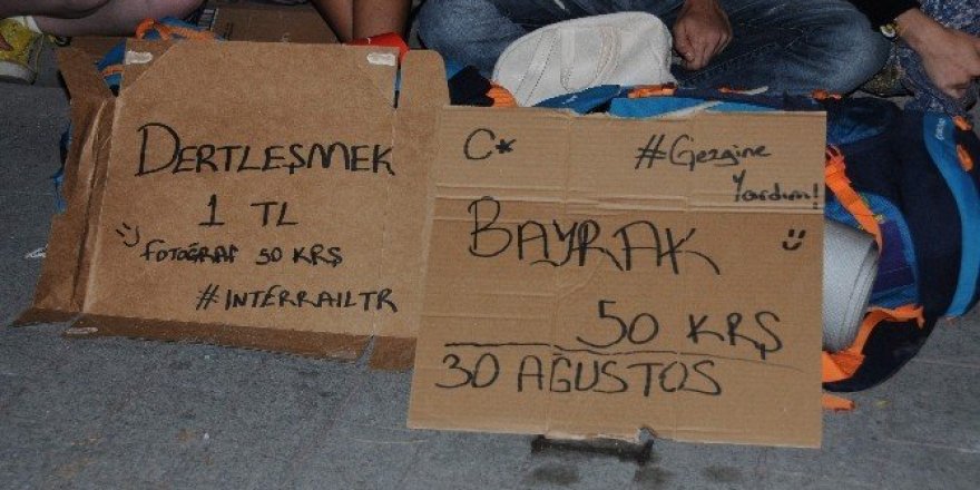 Türkiye’yi dolaşıp 1 lirayla dert dinliyorlar