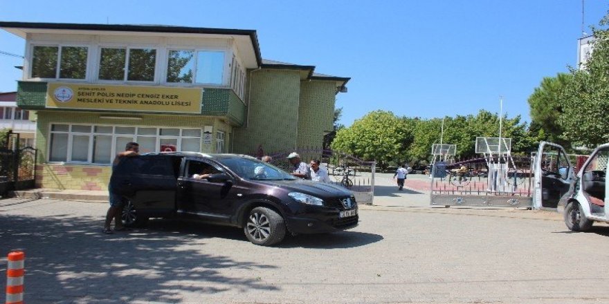 Operasyonlarda kapatılan okullara yeni tabelaları asıldı