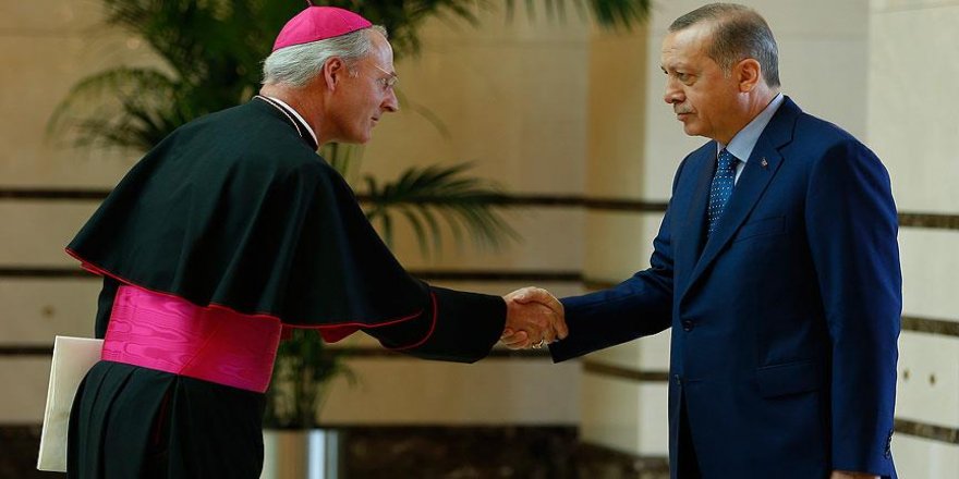 Erdoğan, Vatikan'ın Ankara Büyükelçisi Russell'ı kabul etti