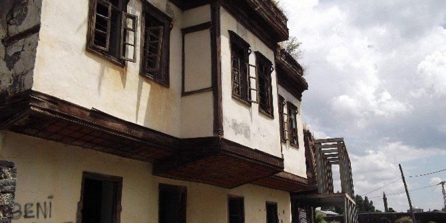 Tarihi Ahmet Tevfik Paşa Konağı son günlerini yaşıyor
