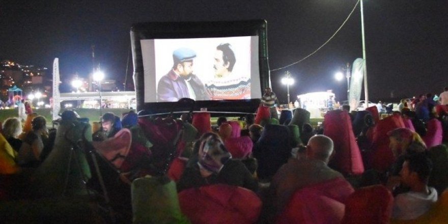 Süleymanpaşa’da Açık Hava Sineması keyfi sürüyor