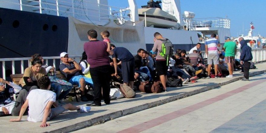 Ege Denizi’nde onlarca sığınmacı son anda kurtarıldı