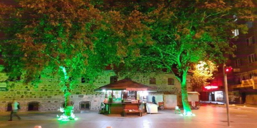 Tarihi cami ışıl ışıl oldu