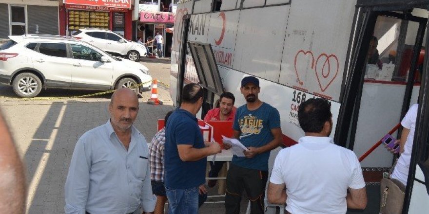 Kızılay TIR’ı Varto’da kan topladı