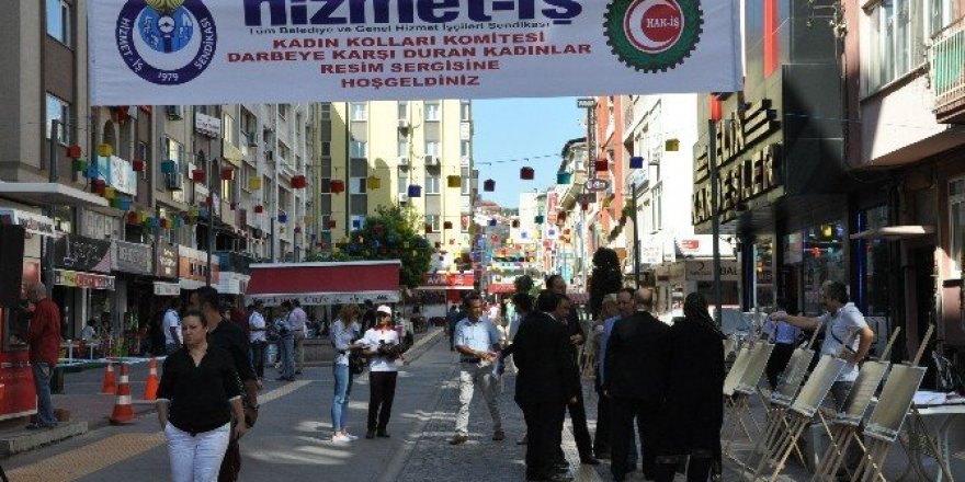 Darbeye karşı duran kadınlar sergisi