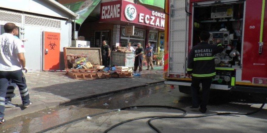 Hastanenin yanında çıkan yangın paniğe sebep oldu