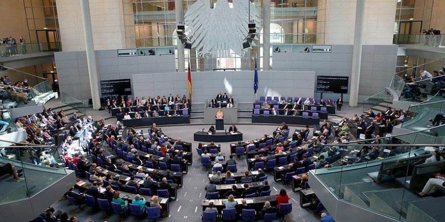 'Alman hükümeti Federal Meclis'in aldığı karara mesafe koyacak'