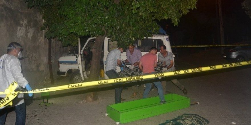 Pazarcı minibüsünde ölü bulundu