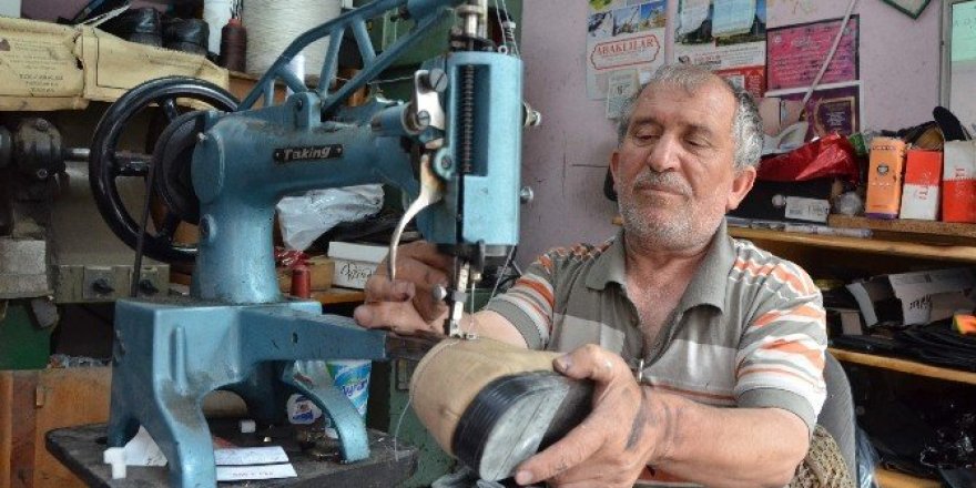 Eskiyen ayakkabılar artık çöpe atılıyor