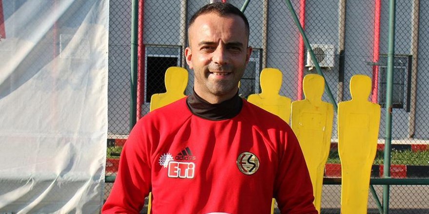 'Nöbetçi golcü' futbolu Eskişehirspor'da bırakmak istiyor