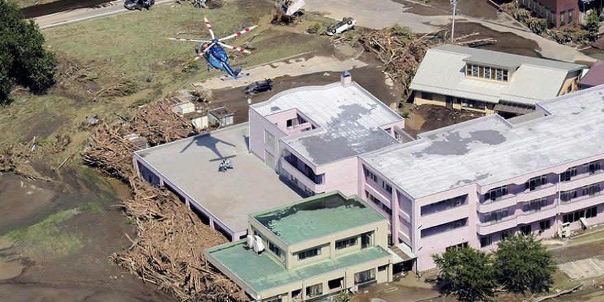 Japonya'daki Lionrock tayfunu binlerce kişiyi mahsur bıraktı