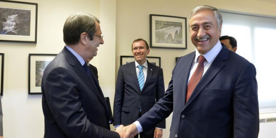 Akıncı ile Anastasiadis Kıbrıs'ta ara bölgede bir araya geldi