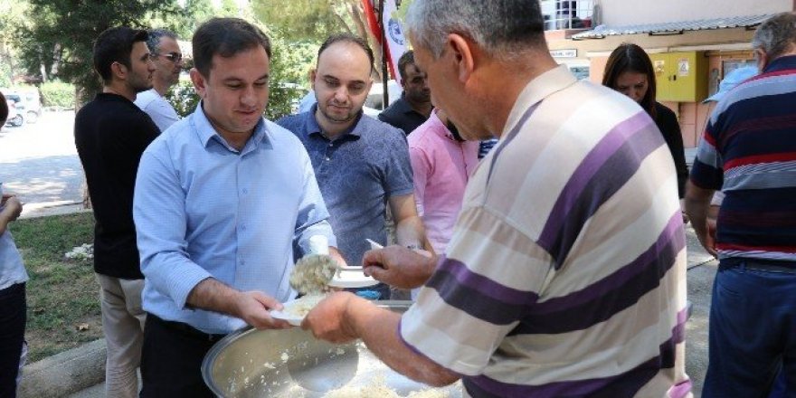 Yüzde 25’lik zammı pilav hayrıyla kutladılar