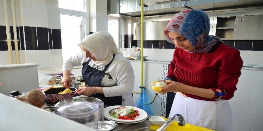 Başkent’te ev hanımları marifetlerini göstermek için yarıştı