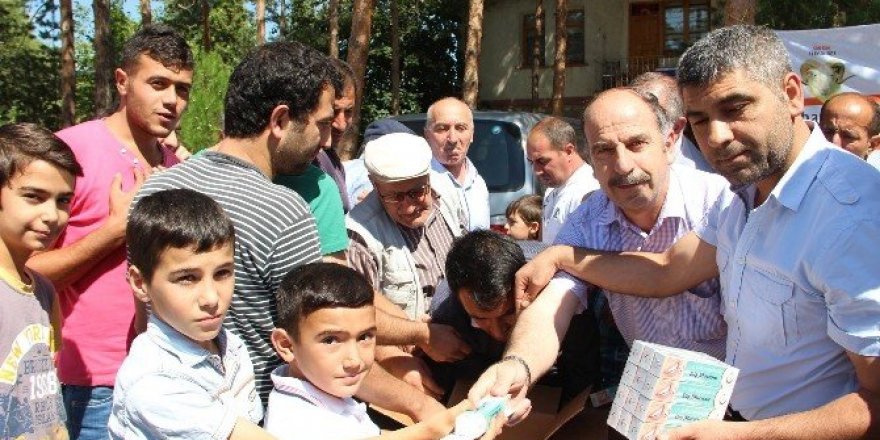 Camilerde diş fırçası ve diş macunu dağıtıldı