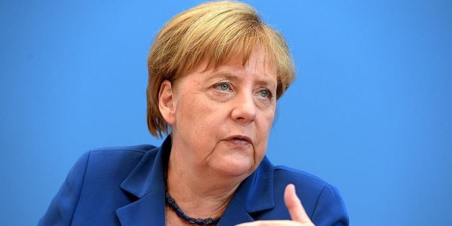 Merkel: Mesafe koymadık