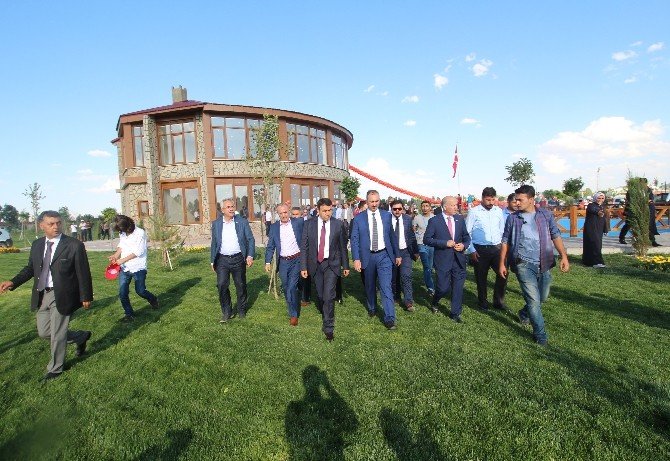 AK Parti Genel Sekreteri Gül,15 Temmuz Vatan Şehitleri Parkı’nın açılışına katıldı