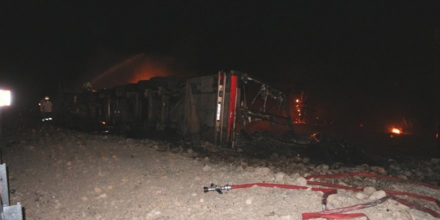 Mut’ta devrilen TIR alev alev yandı: 2 ölü