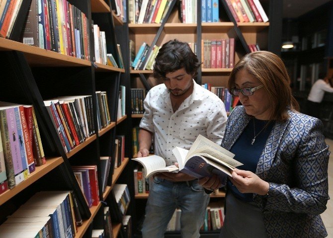 Kitap kafe hizmete girdi