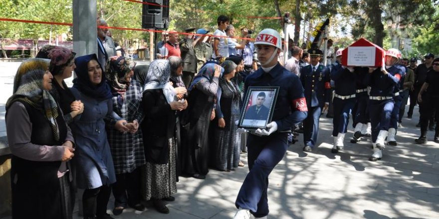 Şehit Uzman Çavuş Kadir Çelebi toprağa verildi