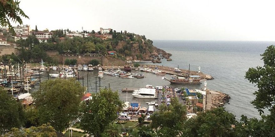 Antalya'da tur teknesi yan yattı: 80'e yakın kişi...