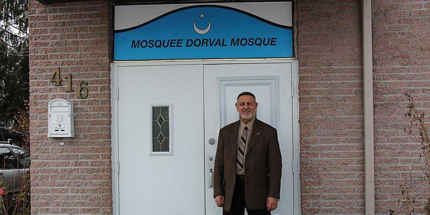 Kanada'da Türk camisine ırkçı afiş