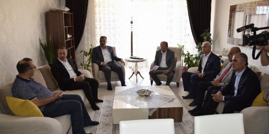 AK Partili milletvekillerden demokrasi şehidi Çopur’un ailesine ziyaret