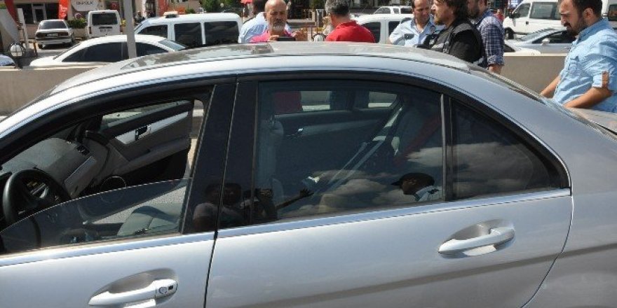 Asayiş uygulamasında durdurulan lüks otomobilden ceset çıktı