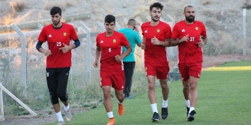 Yeni Malatyaspor’da Erkan ve Ertaç, ilk antrenmanına çıktı