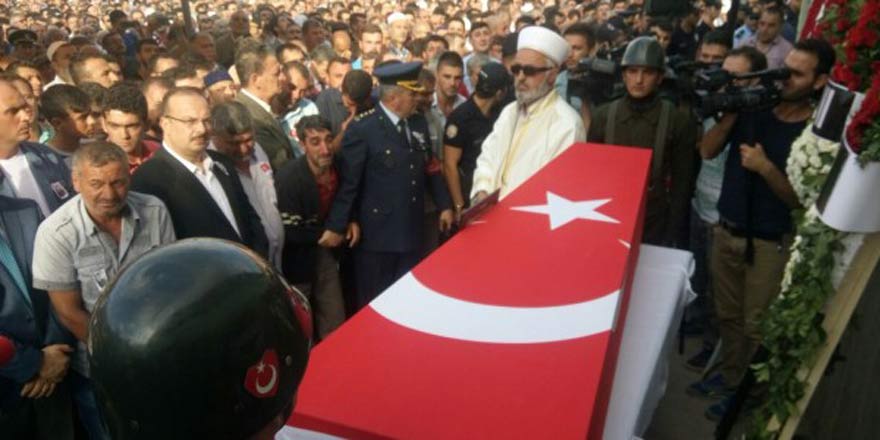 Konya'da 10 bin kişi şehidini uğurladı