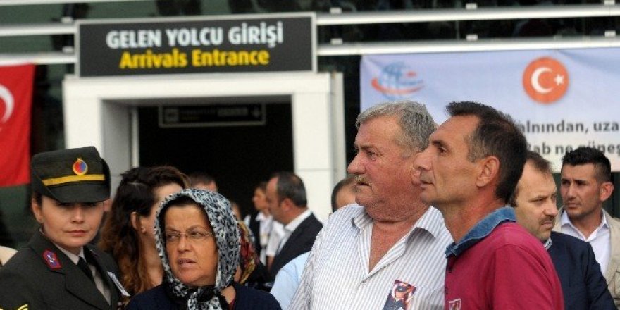 Kastamonu şehidini havalimanında karşıladı
