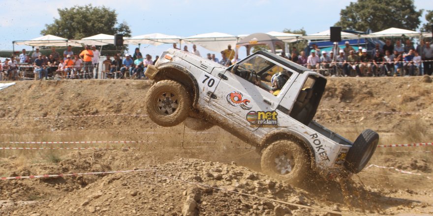 1. Off-Road Şenliği’nde yarışan arazi araçları nefesleri kesti