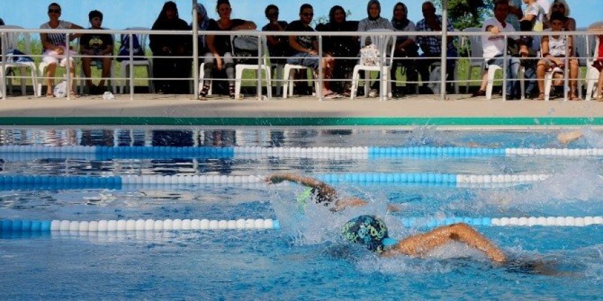 Mezitli Belediyesi’nin kurslarında 2 bin öğrenci yüzme öğrendi