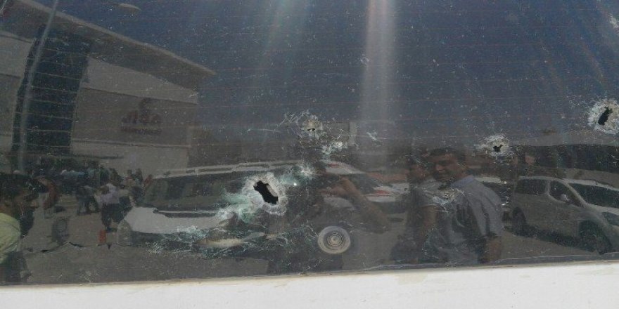 PKK’lı teröristler minibüsü taradı: 1 ağır yaralı